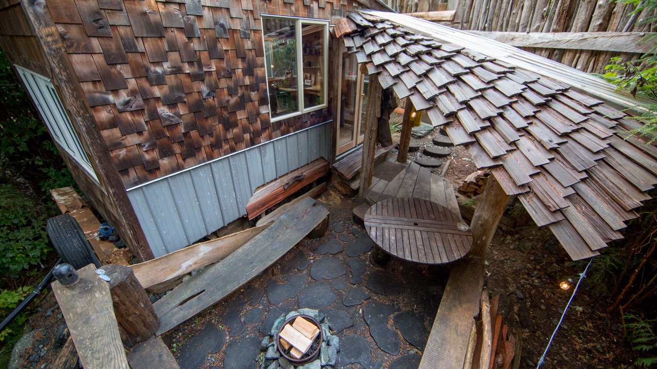 Photo of Patio Balcony in Juan de Fuca Electoral Area