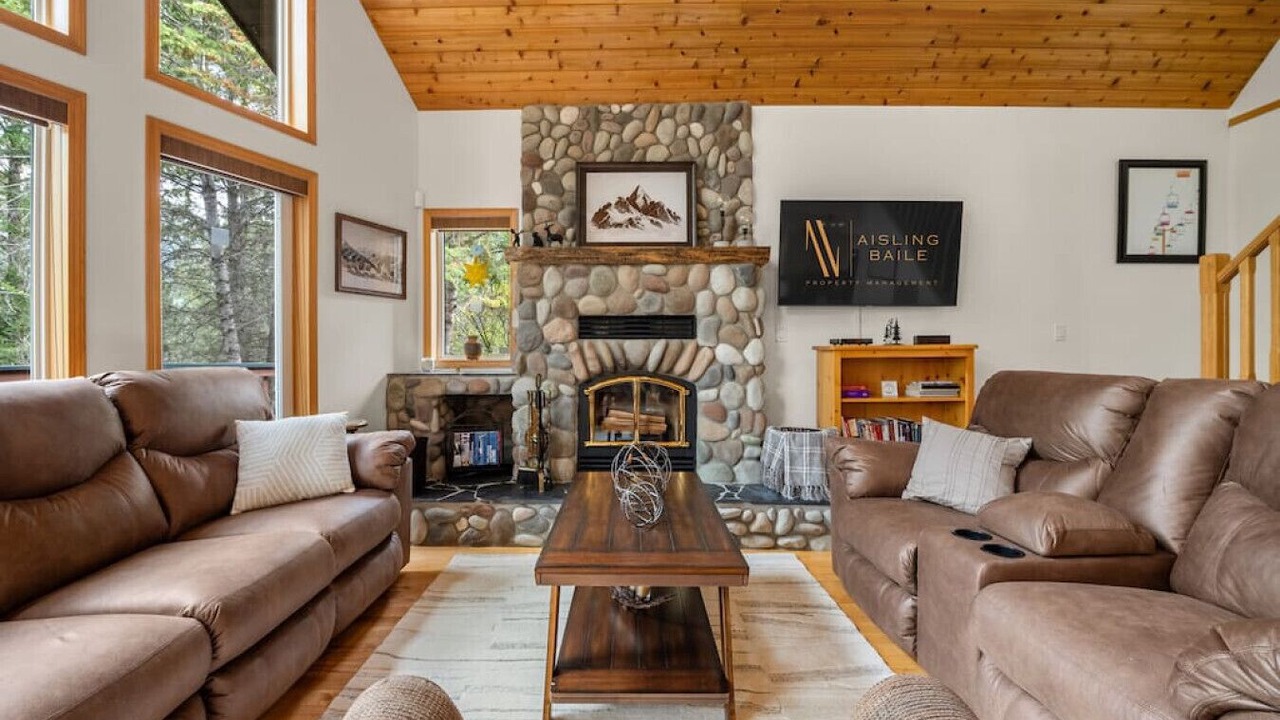 Photo of Livingroom in East Kootenay