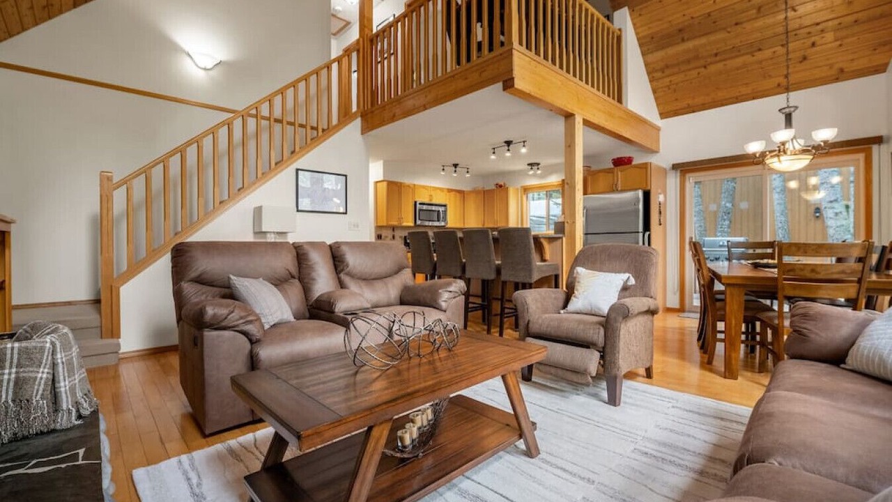 Photo of Livingroom in East Kootenay