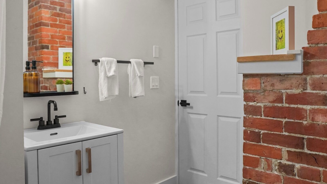 Photo of Bathroom in Lake Cowichan