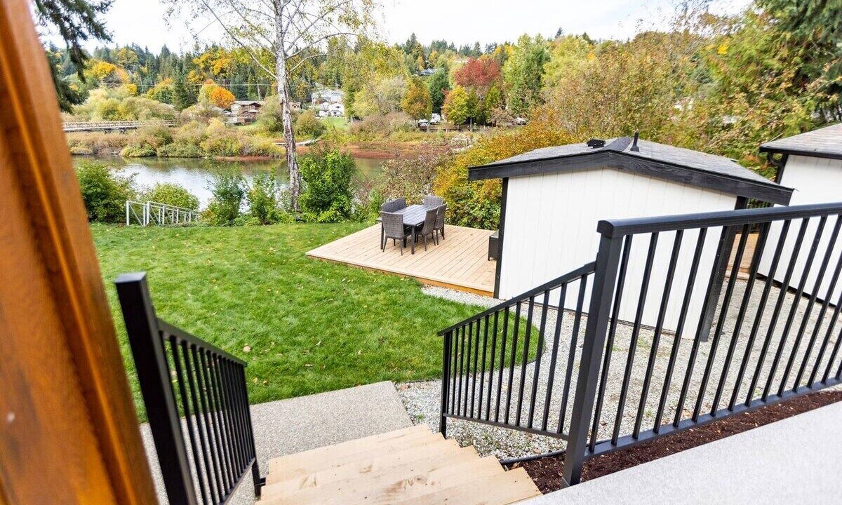 Photo of Patio Balcony in Lake Cowichan