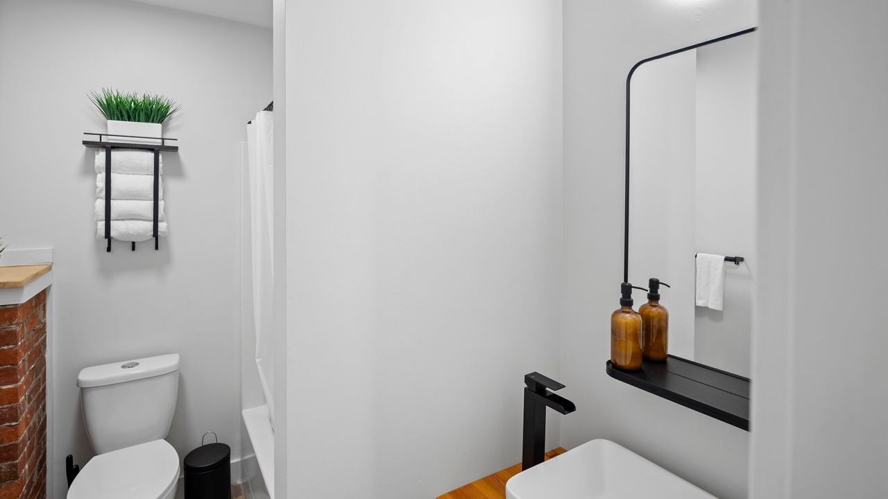 Photo of Bathroom in Lake Cowichan