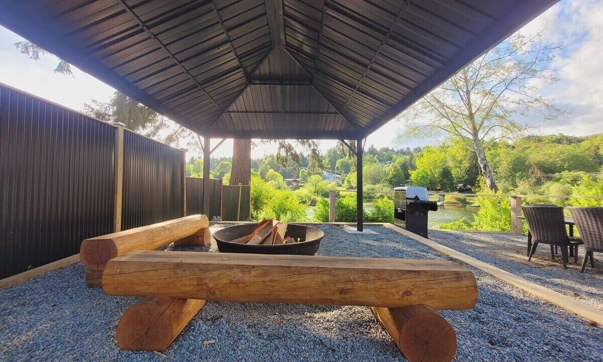 Photo of Patio Balcony in Lake Cowichan