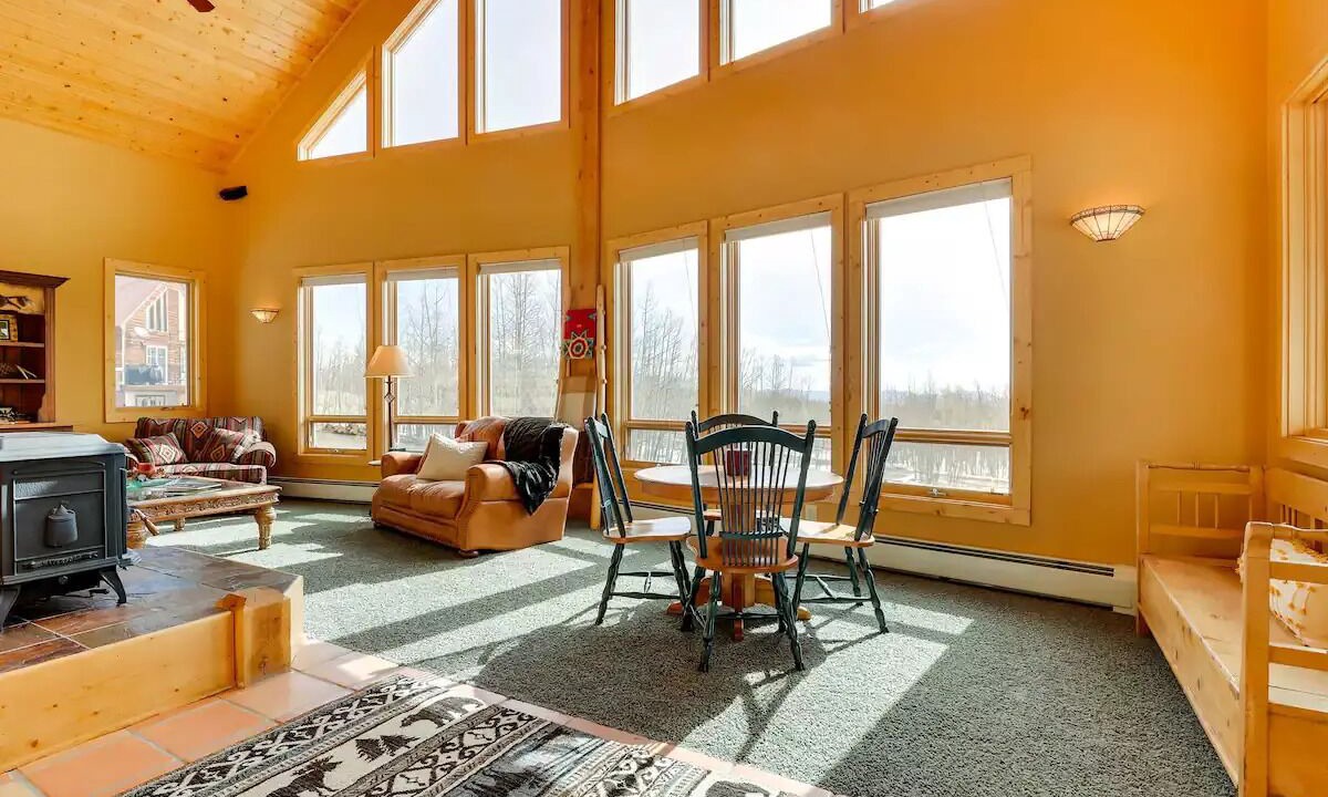 Photo of Livingroom in Warm Springs