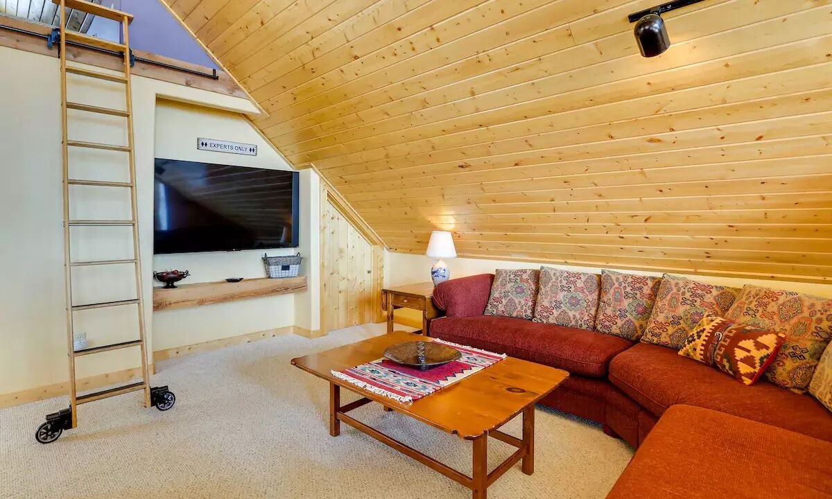 Photo of Livingroom in Warm Springs