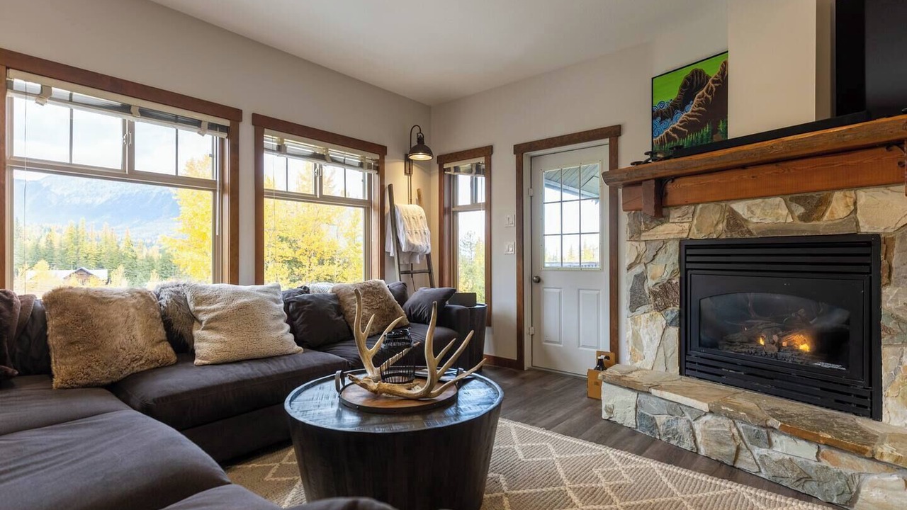 Photo of Livingroom in East Kootenay
