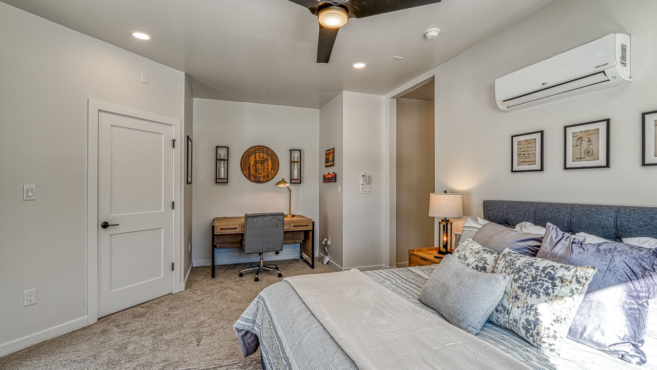 Photo of Bedroom in Red River