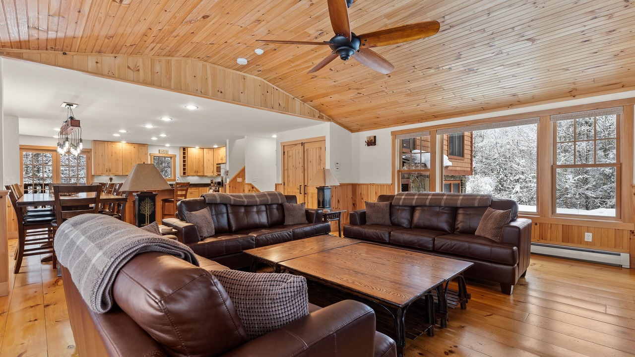 Photo of Livingroom in North Creek