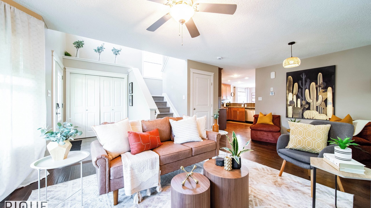 Photo of Livingroom in Southeast Edmonton