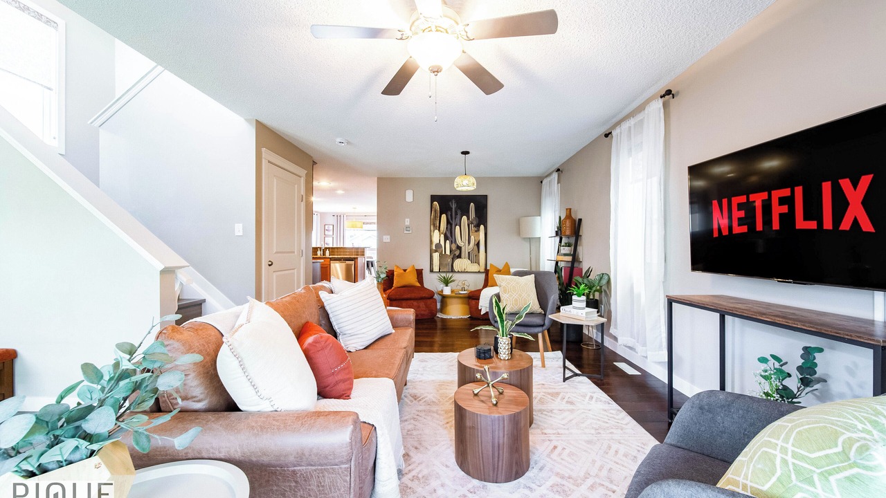 Photo of Livingroom in Southeast Edmonton