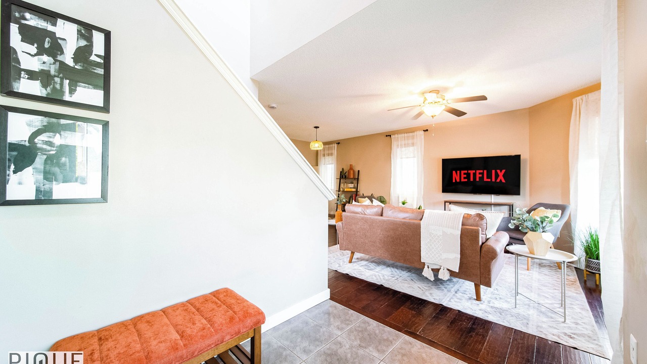 Photo of Livingroom in Southeast Edmonton
