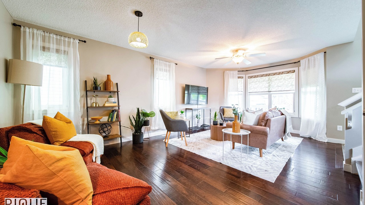 Photo of Livingroom in Southeast Edmonton