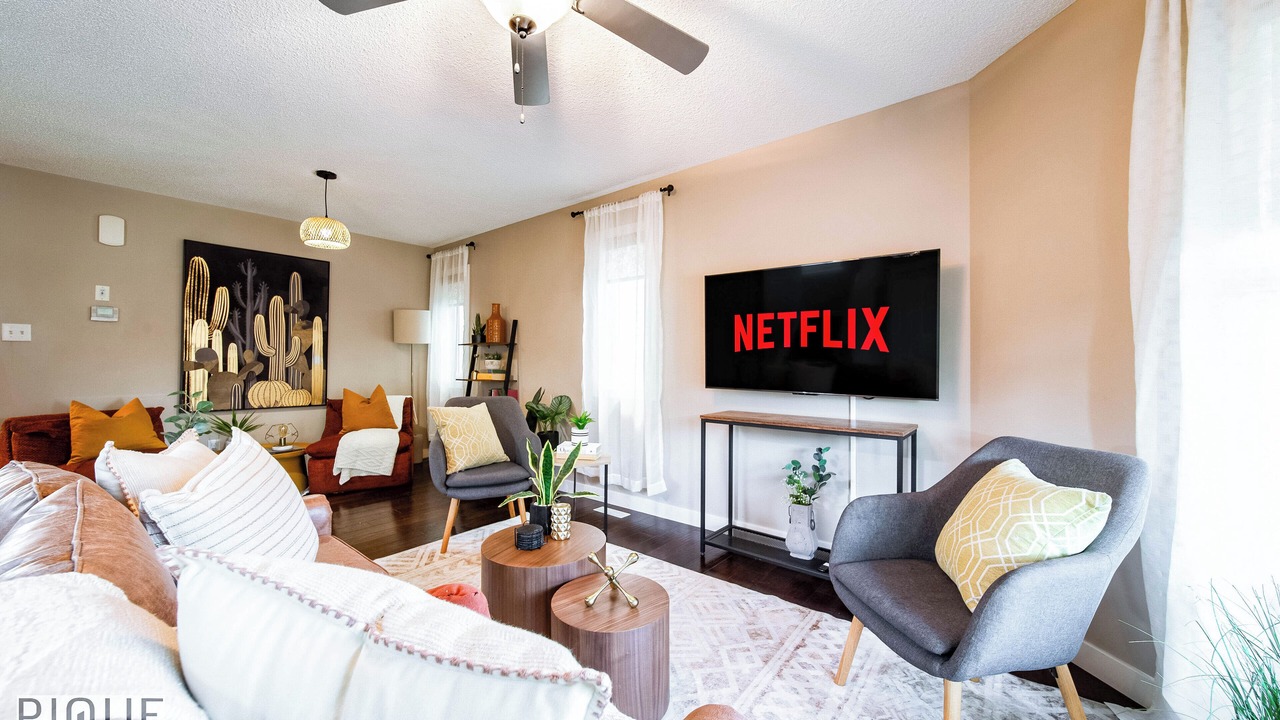 Photo of Livingroom in Southeast Edmonton