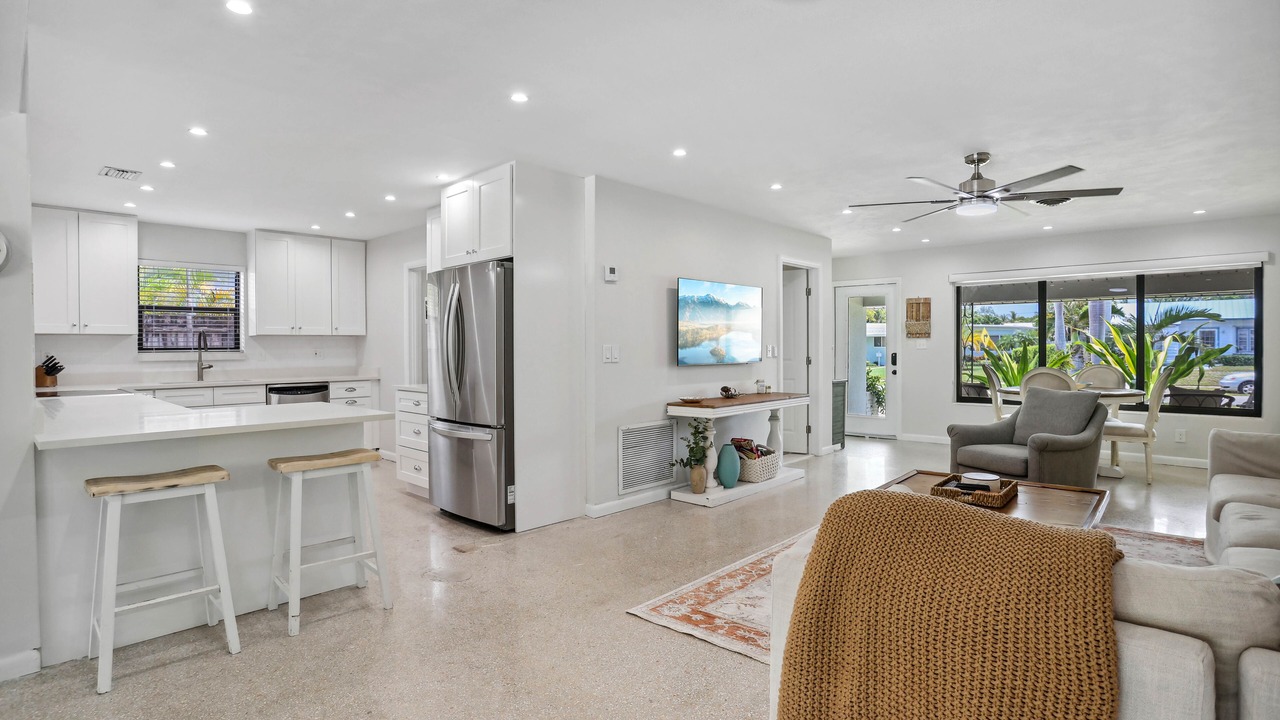 Photo of Livingroom in Lake Ida Shores