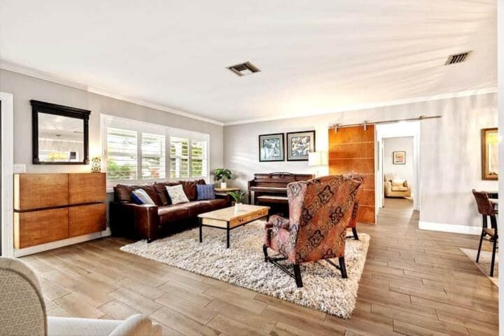 Photo of Livingroom in Lake Clarke Shores