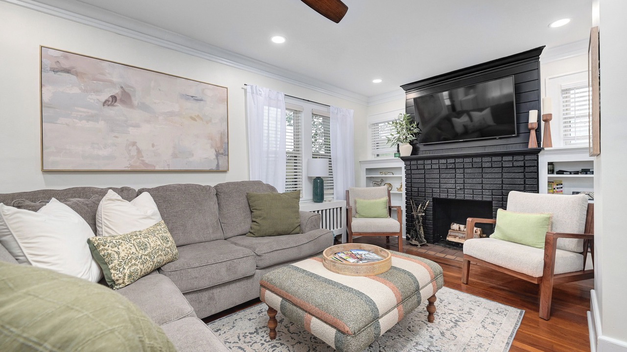Photo of Livingroom in Fairview Park