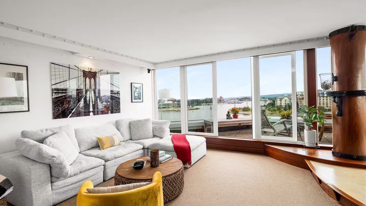 Photo of Livingroom in Downtown Victoria