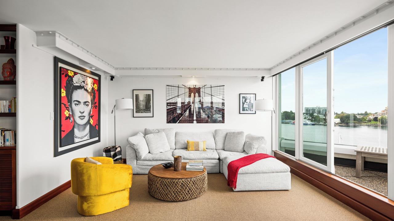 Photo of Livingroom in Downtown Victoria