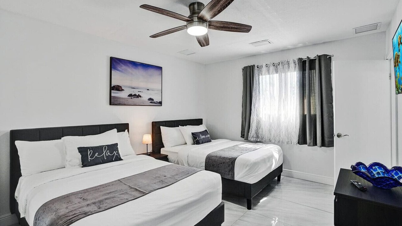Photo of Bedroom in Hollywood Lakes