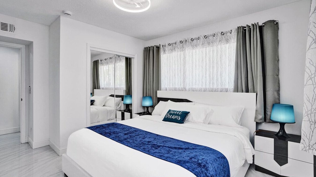 Photo of Bedroom in Hollywood Lakes