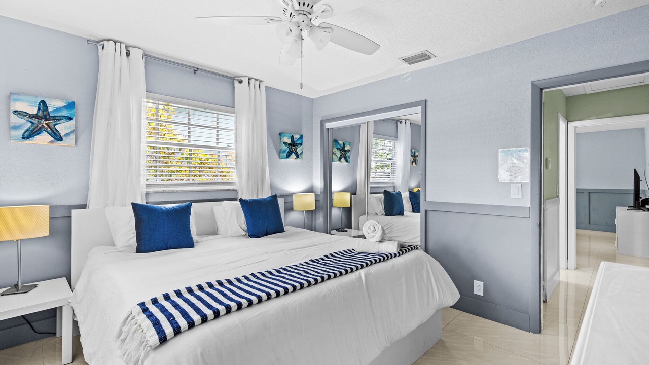 Photo of Bedroom in Hollywood Lakes