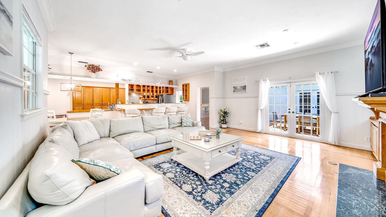 Photo of Livingroom in Lake Ida Shores