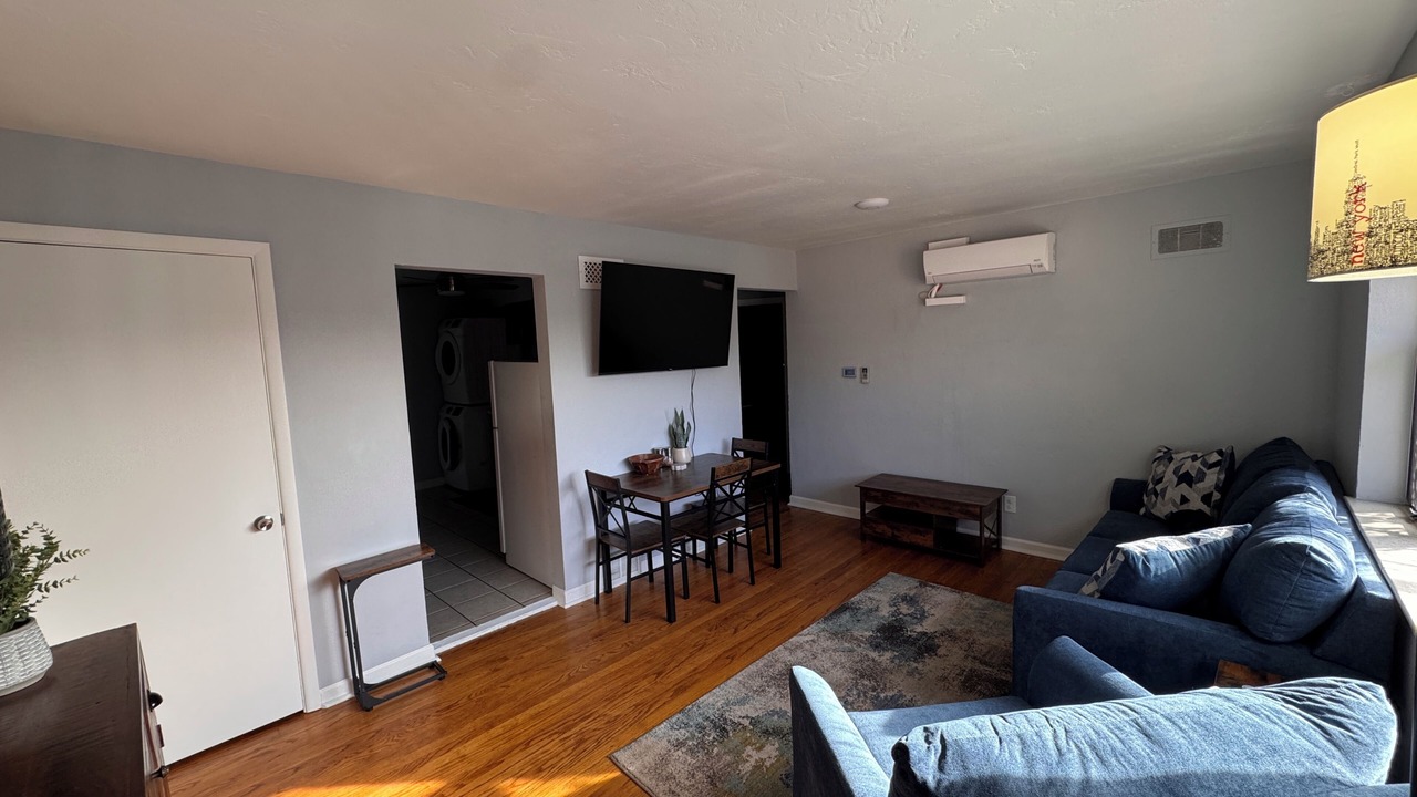 Photo of Livingroom in Overland