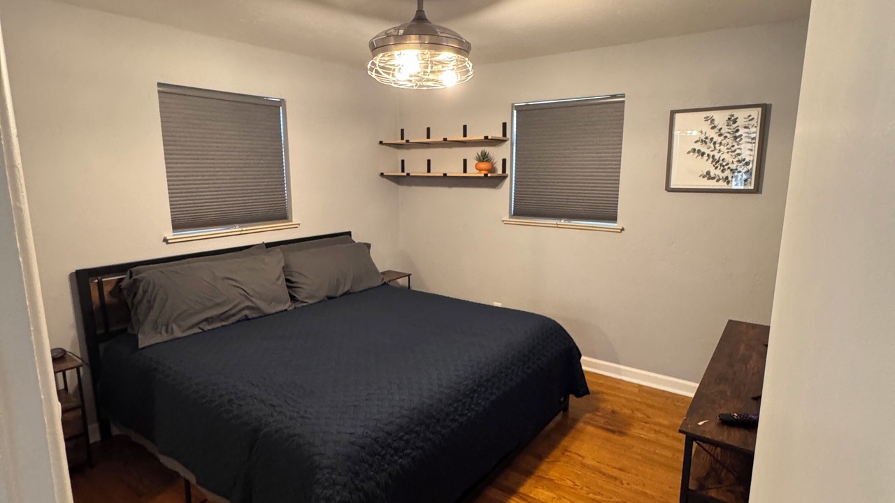 Photo of Bedroom in Overland