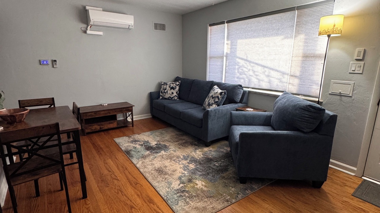 Photo of Livingroom in Overland