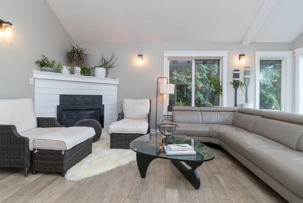 Photo of Livingroom in Shawnigan Lake