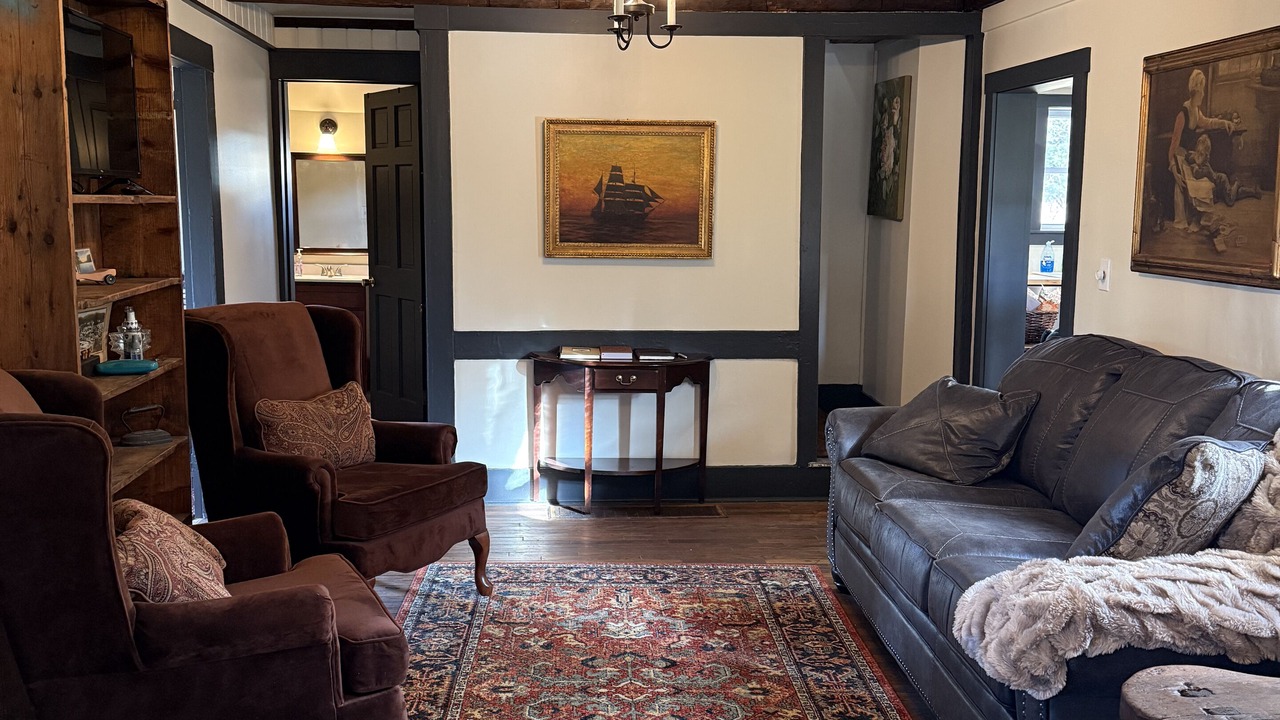 Photo of Livingroom in West Burke