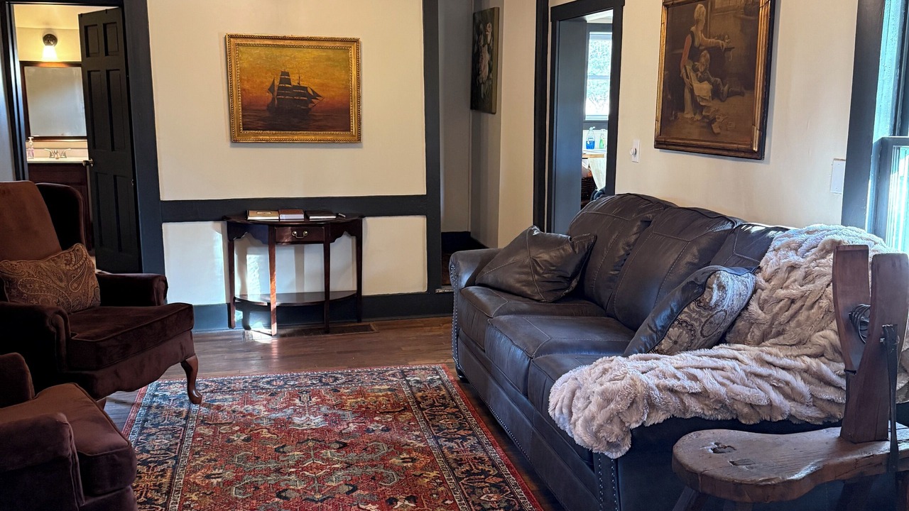 Photo of Livingroom in West Burke