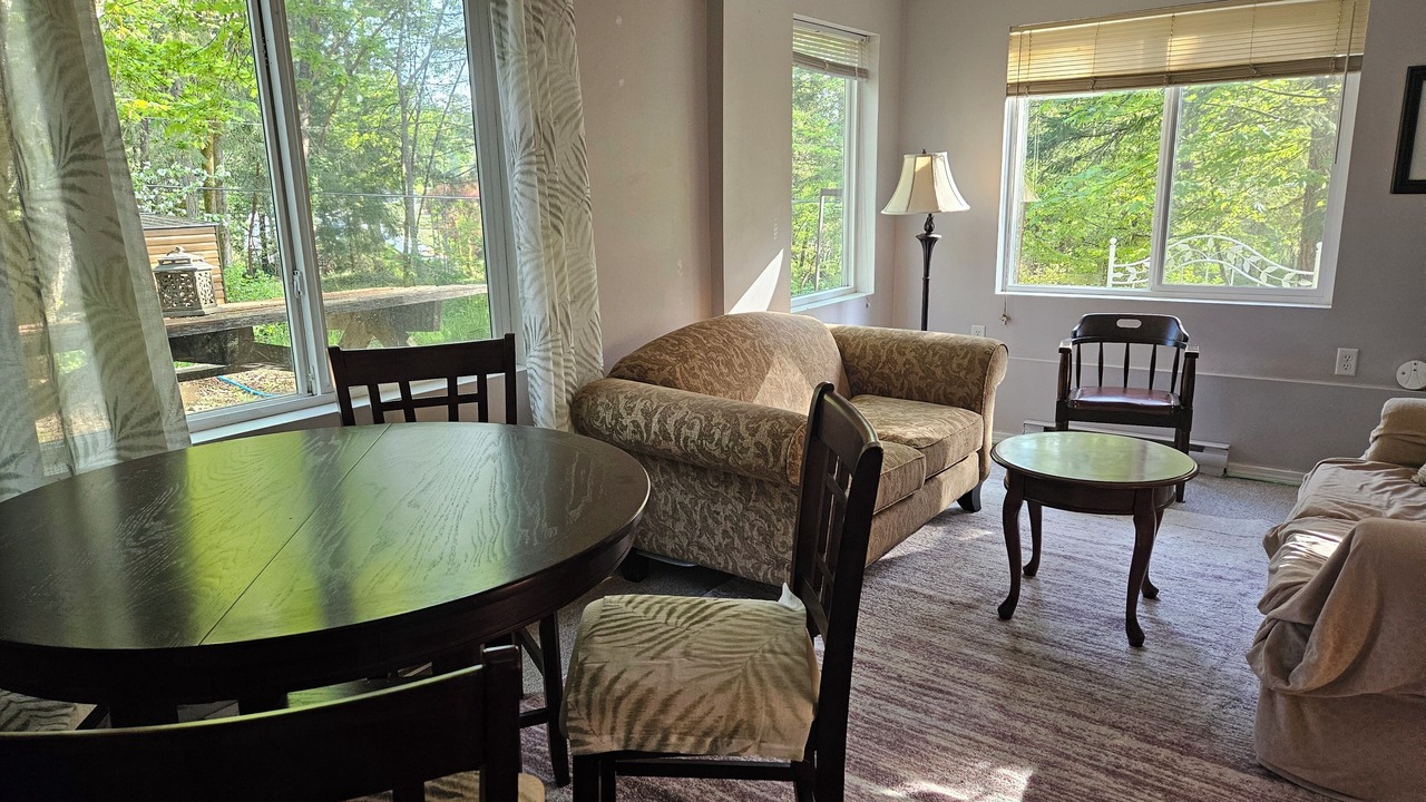 Photo of Livingroom in Shawnigan Lake