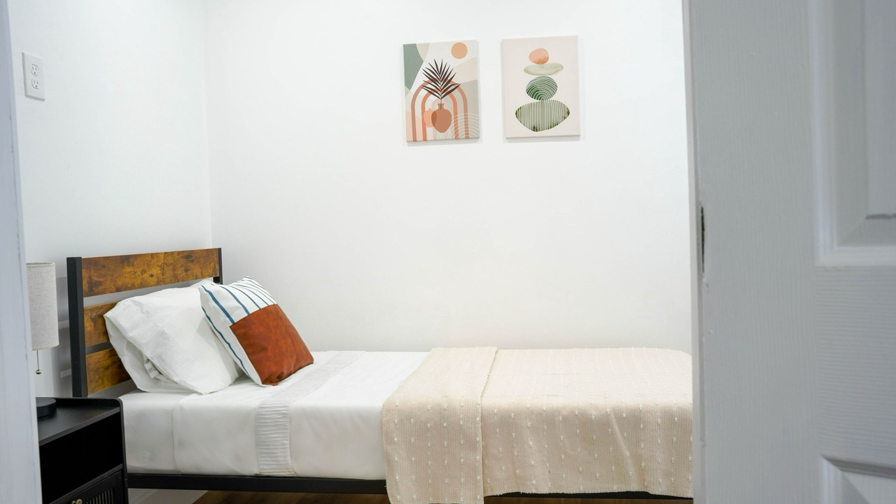 Photo of Bedroom in Old Northwood Historic District