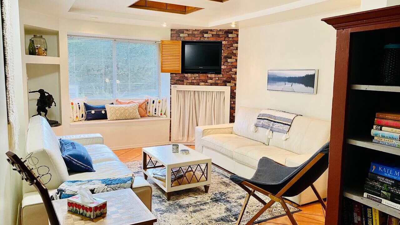 Photo of Livingroom in Shawnigan Lake