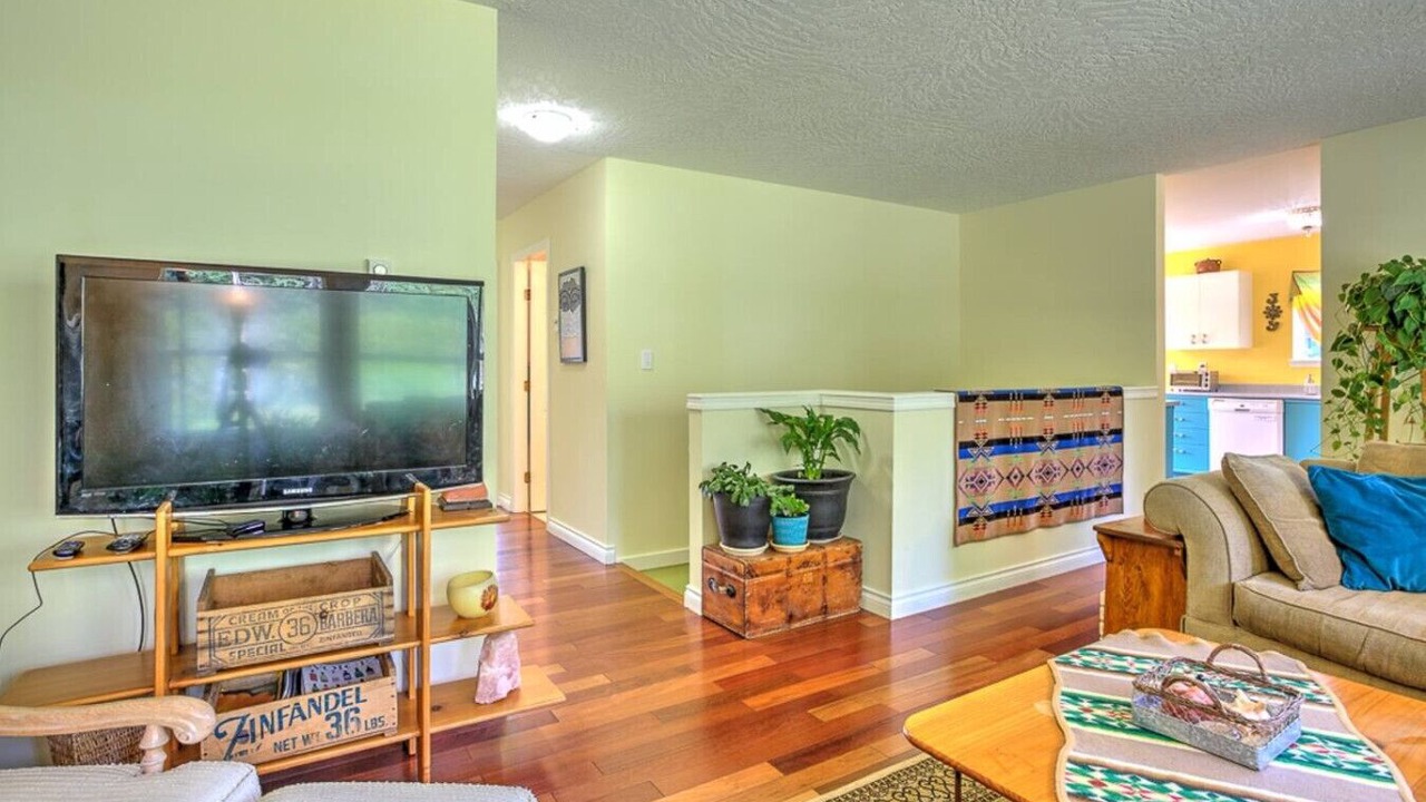 Photo of Livingroom in Shawnigan Lake