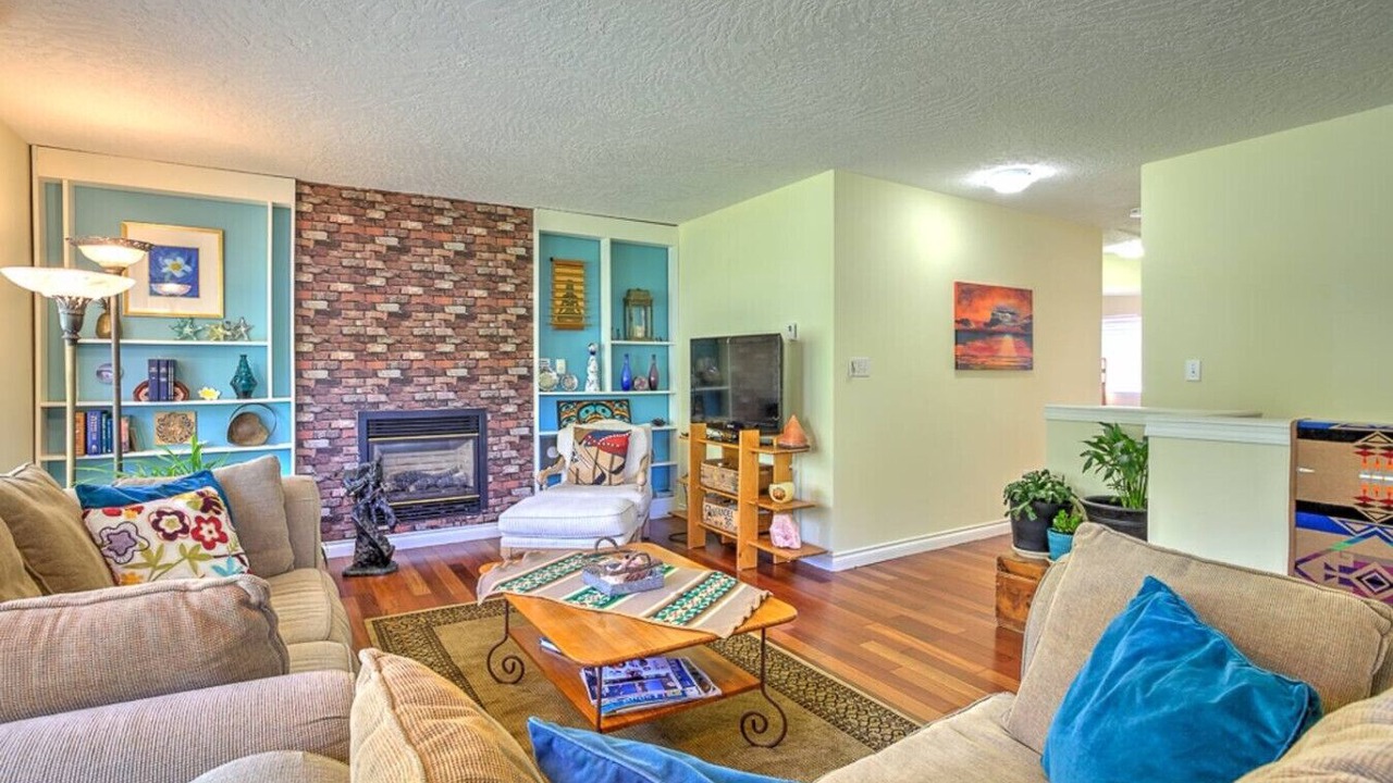 Photo of Livingroom in Shawnigan Lake
