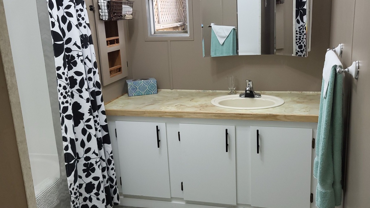 Photo of Bathroom in Sylvan Lake