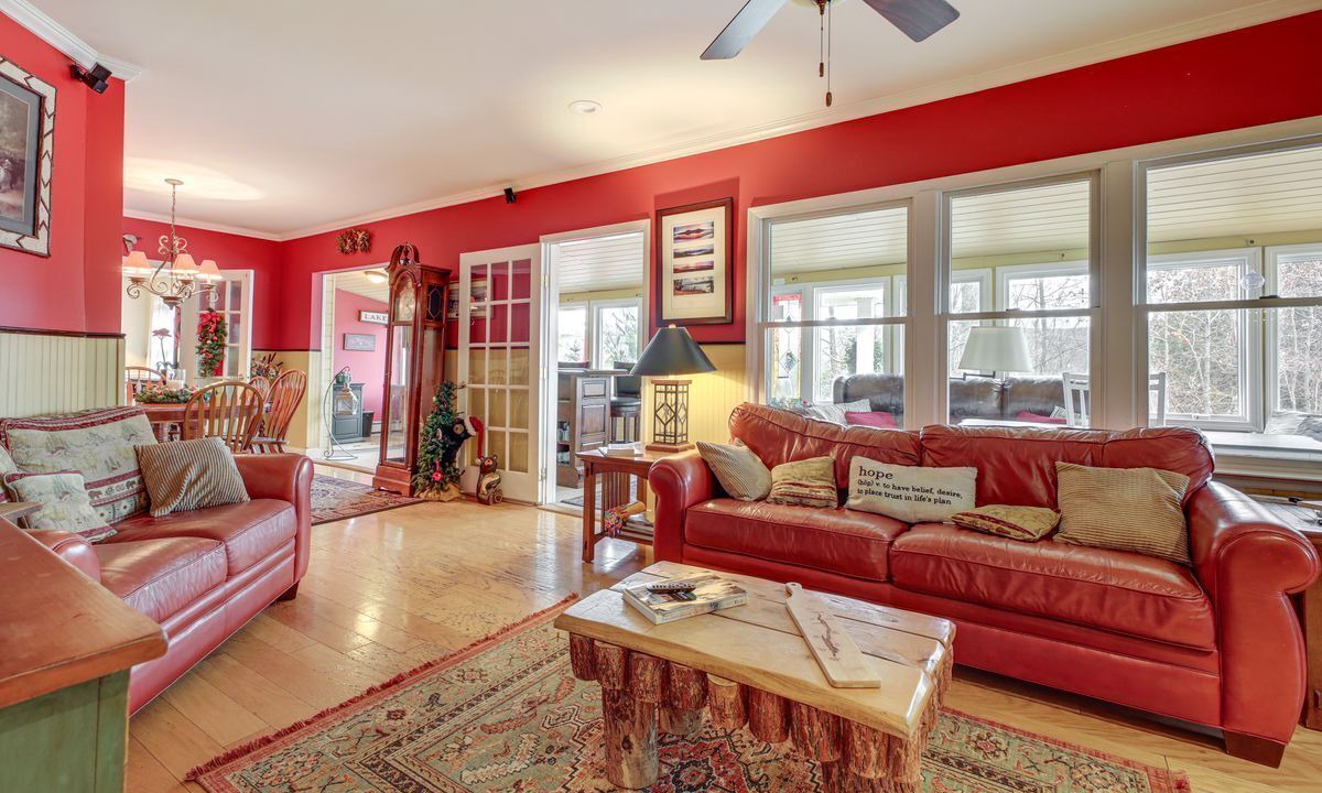 Photo of Livingroom in Bolton Landing