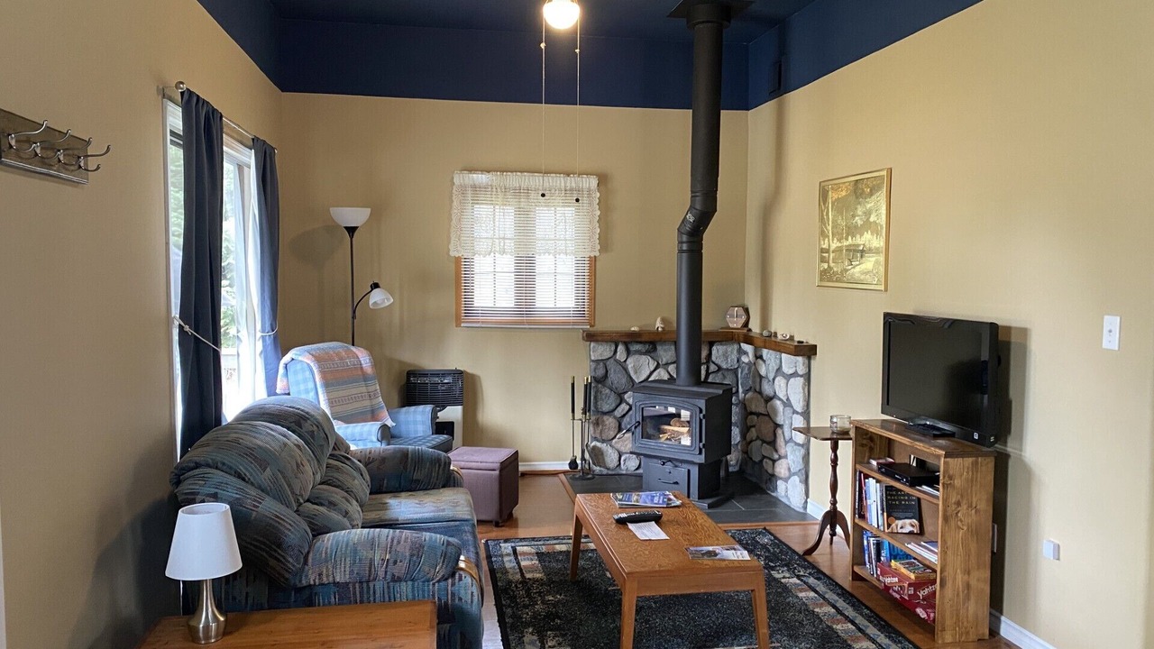 Photo of Livingroom in Okanagan-Similkameen