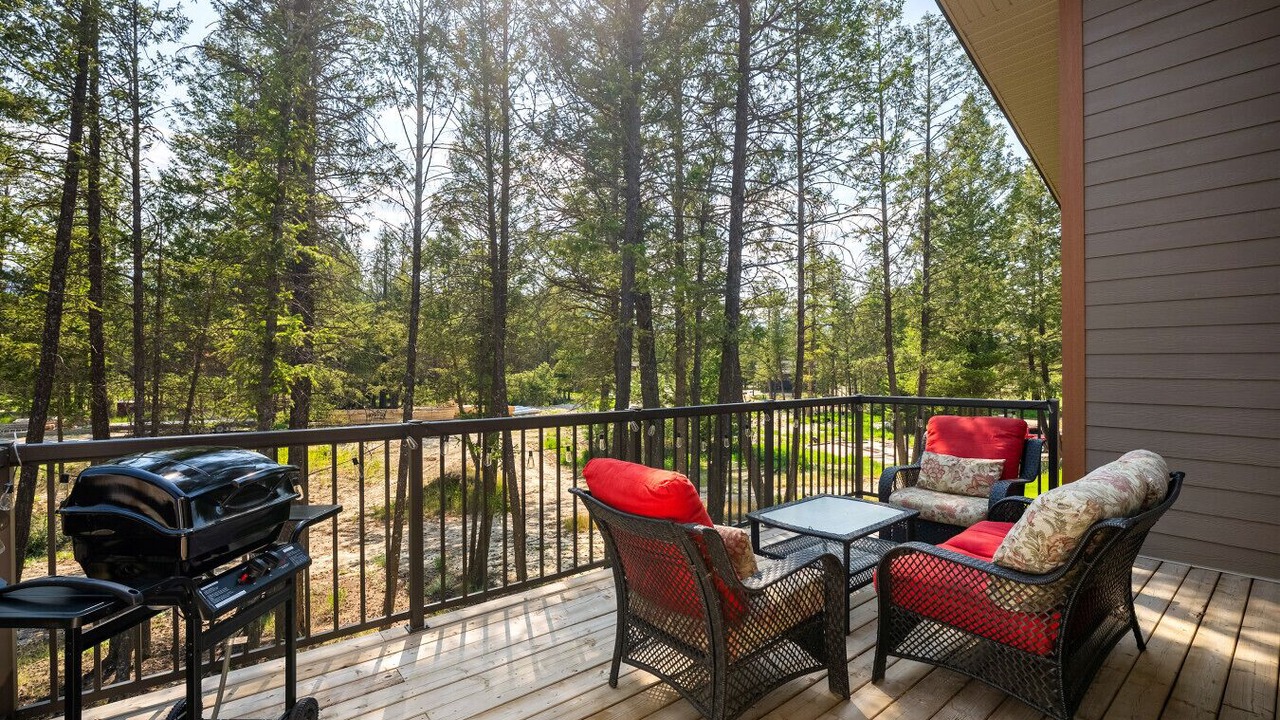 Photo of Patio Balcony in East Kootenay