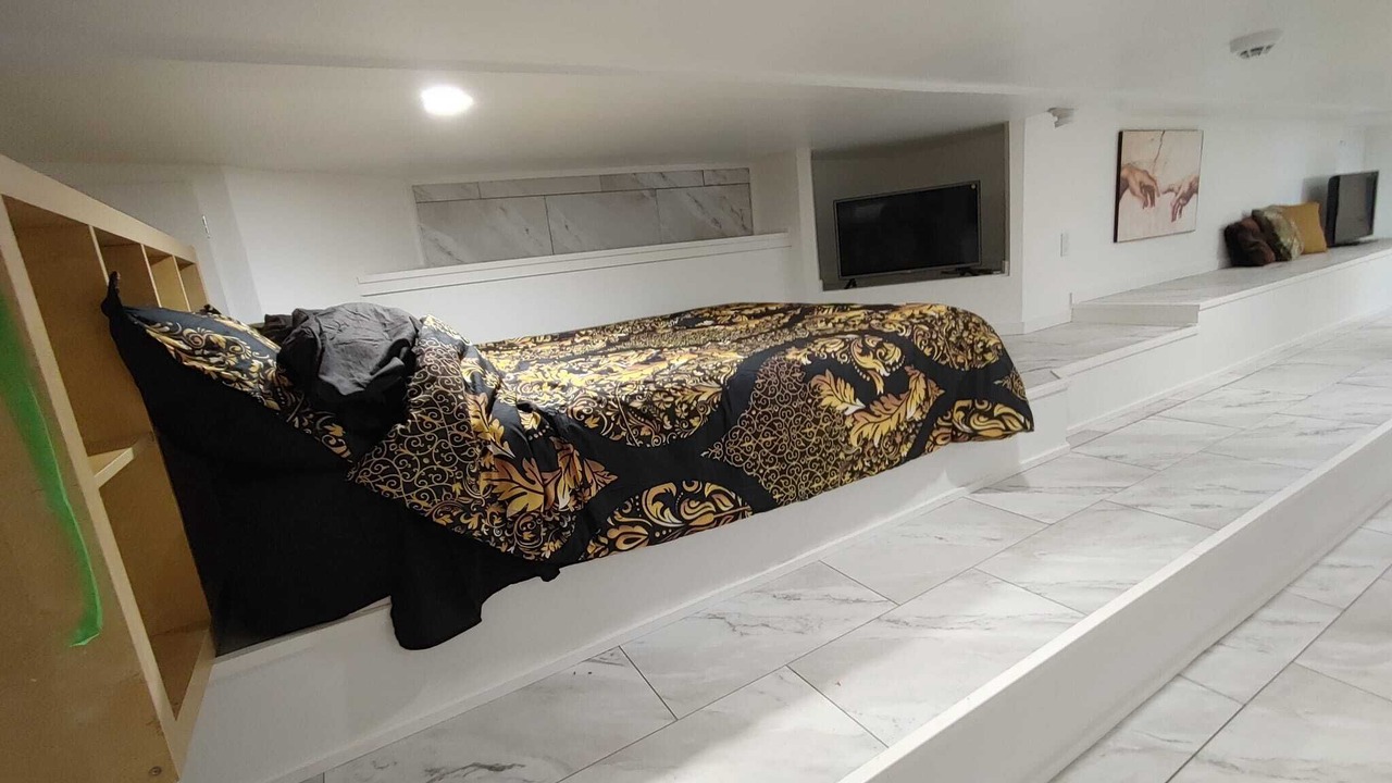 Photo of Bedroom in Departure Bay