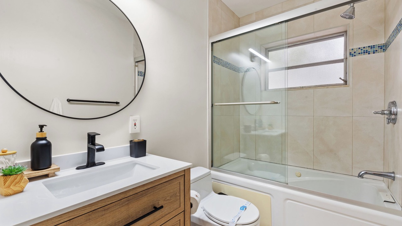 Photo of Bathroom in Hollywood Lakes