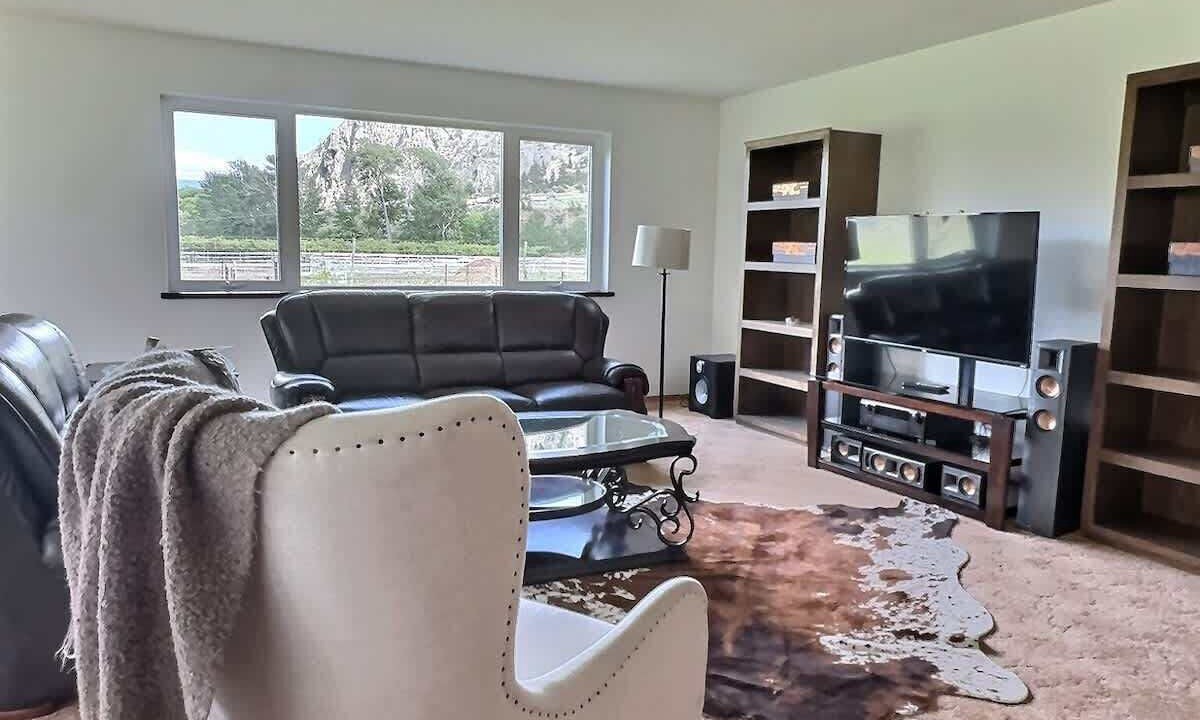 Photo of Livingroom in Okanagan-Similkameen