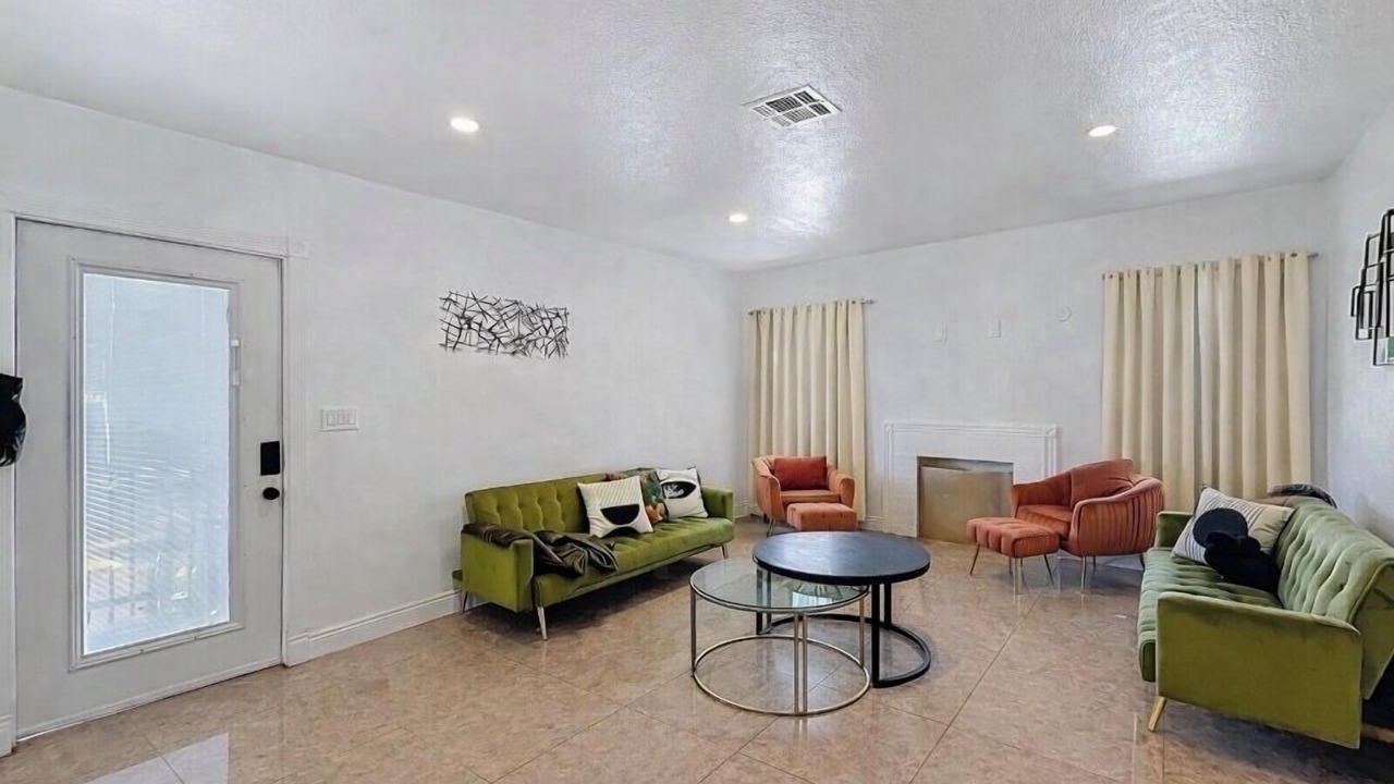 Photo of Livingroom in North Beach