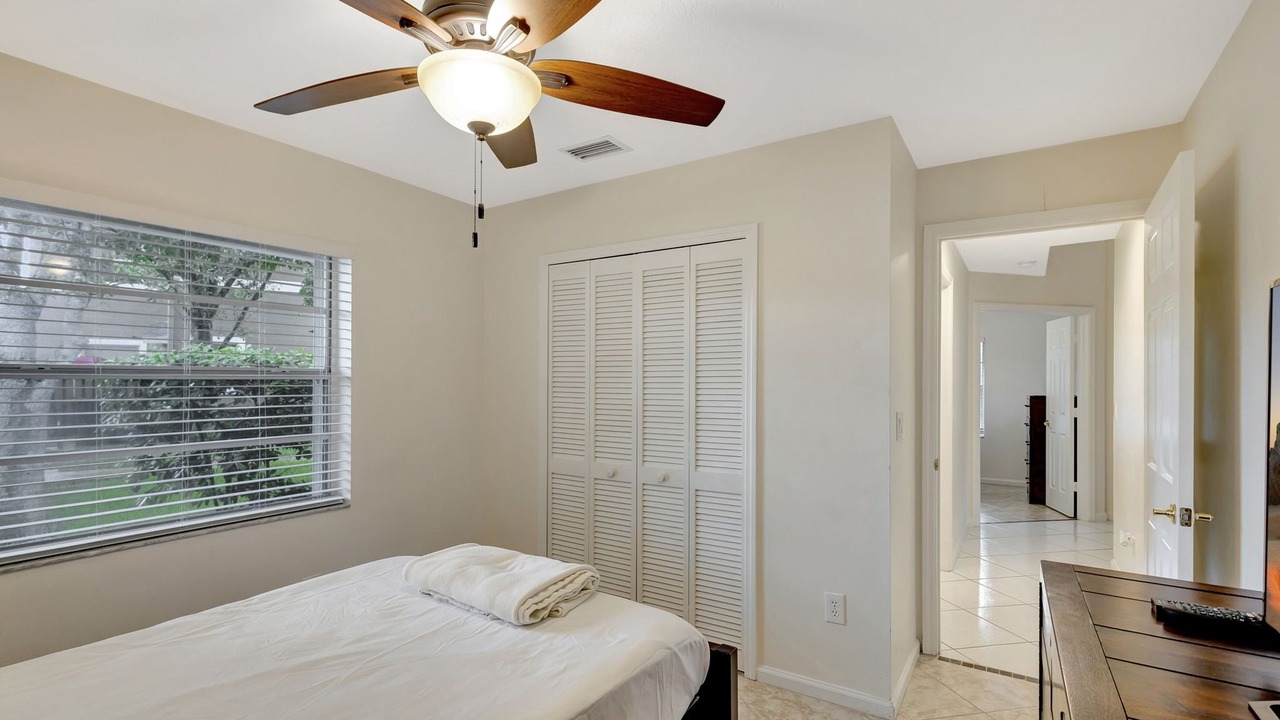 Photo of Bedroom in Greenview Shores