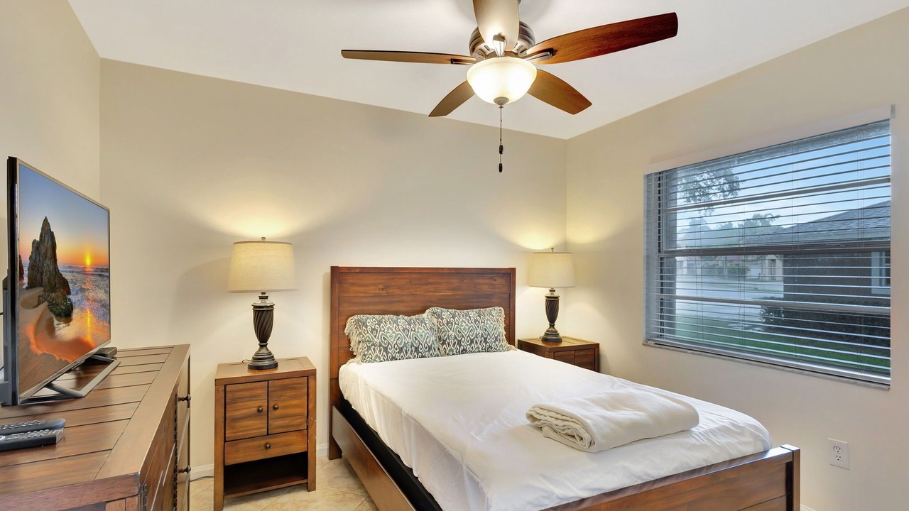 Photo of Bedroom in Greenview Shores