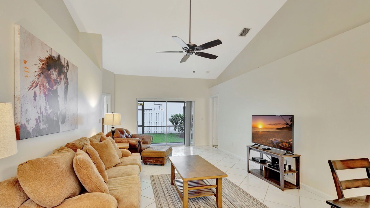 Photo of Livingroom in Greenview Shores