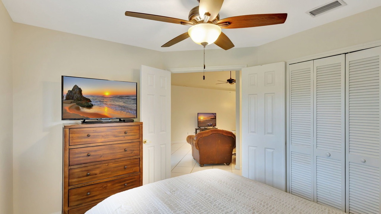 Photo of Bedroom in Greenview Shores