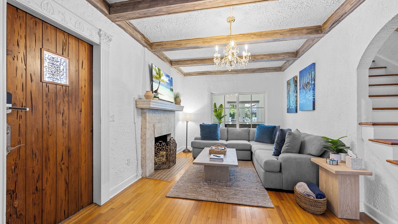 Photo of Livingroom in Old Northwood Historic District